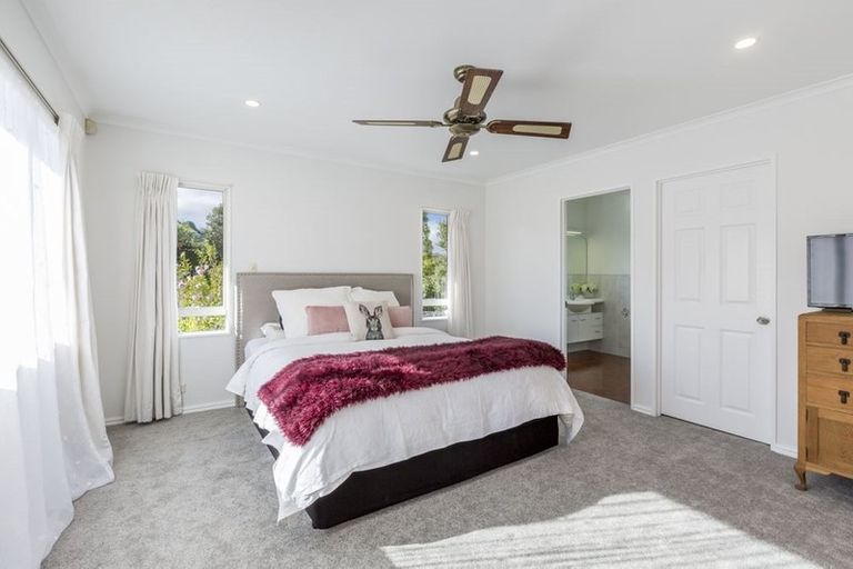 Photo of property in 9a Bundoran Way, Pinehill, Auckland, 0632