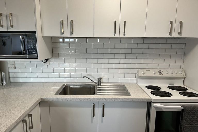 Photo of property in 17 Downing Place, Welcome Bay, Tauranga, 3112