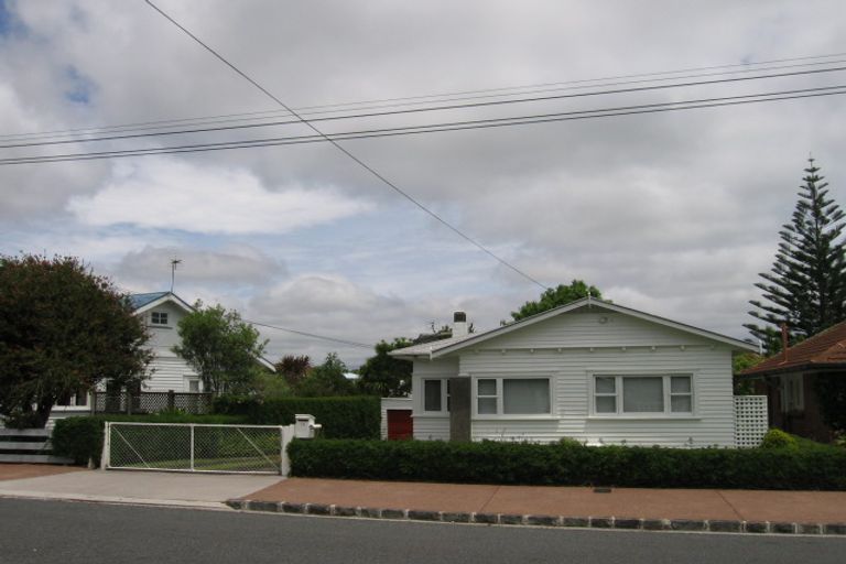 Photo of property in 12 Pasadena Avenue, Point Chevalier, Auckland, 1022