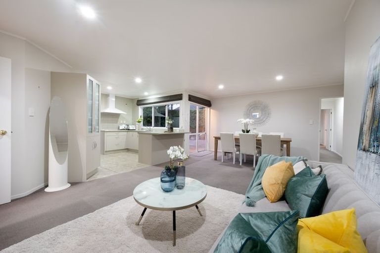 Photo of property in 27 Eiger Place, Northpark, Auckland, 2013