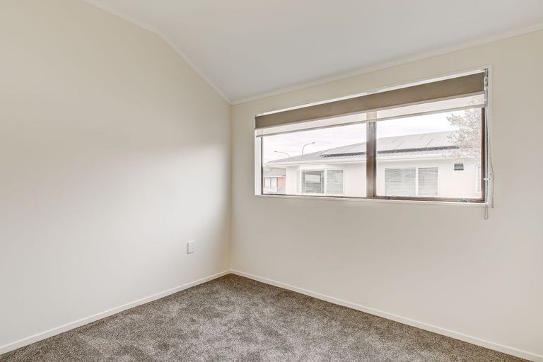 Photo of property in 2/13 Mana Esplanade, Paremata, Porirua, 5026