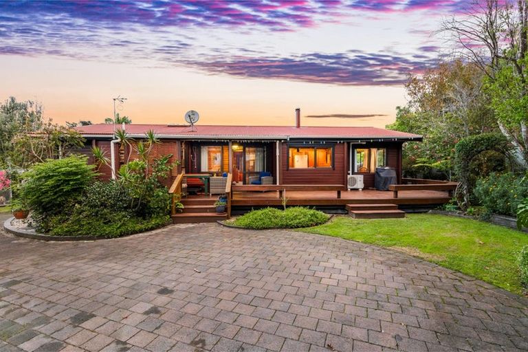 Photo of property in 124 West Harbour Drive, West Harbour, Auckland, 0618