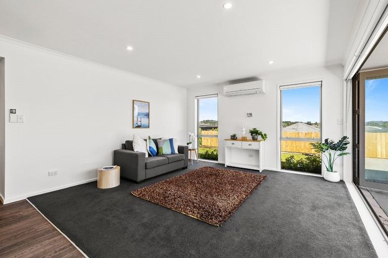 Photo of property in 14 Hooton Drive, Kumeu, 0810