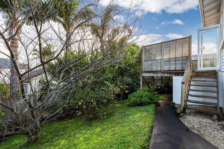 Photo of property in 2/13 Hart Road, Hauraki, Auckland, 0622
