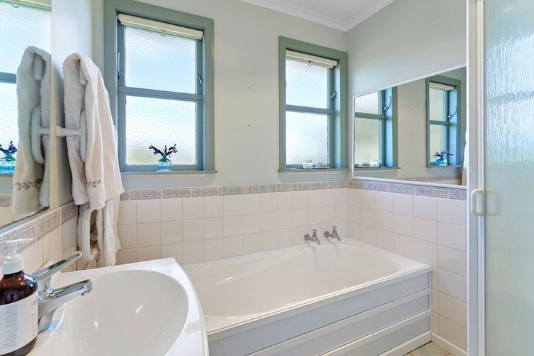 Photo of property in 2 Tui Crescent, Waikanae, 5036