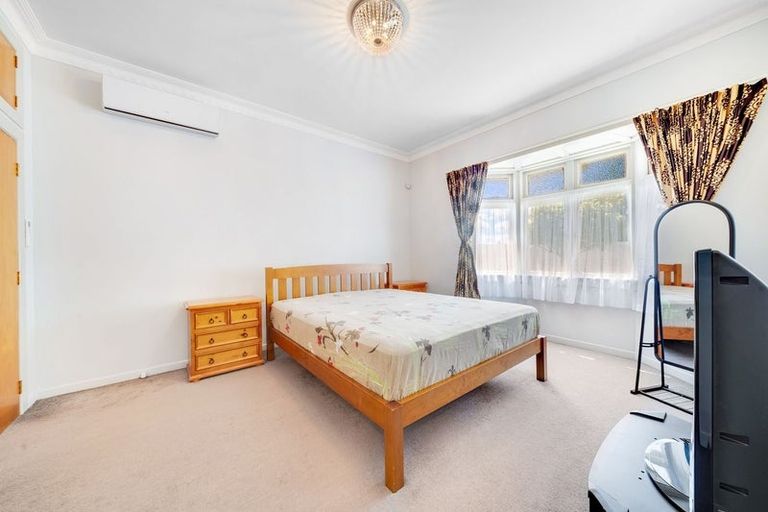 Photo of property in 3 Freyberg Avenue, Papatoetoe, Auckland, 2104