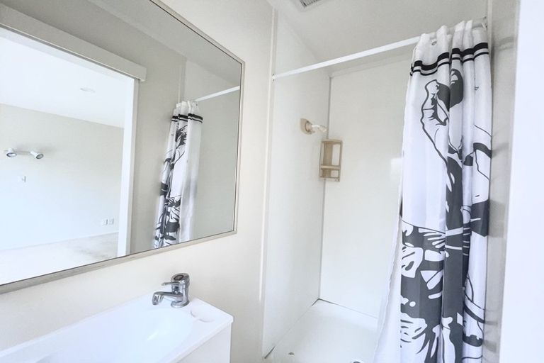 Photo of property in 1/10 Napoleon Avenue, Milford, Auckland, 0620