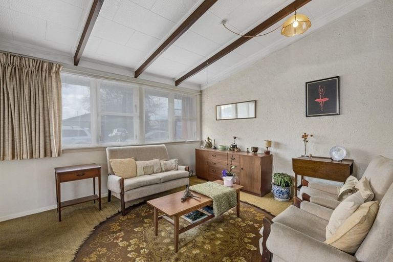 Photo of property in 2 Stream Grove, Heretaunga, Upper Hutt, 5018