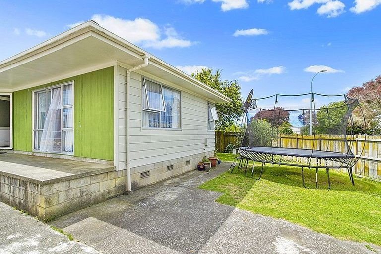 Photo of property in 11 Funnell Place, Manurewa, Auckland, 2102