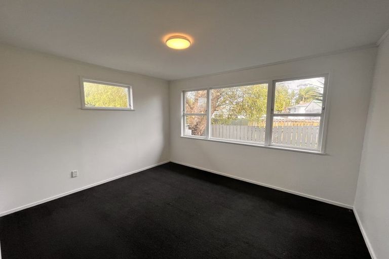 Photo of property in 5 Universal Drive, Henderson, Auckland, 0610