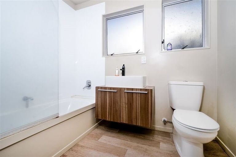 Photo of property in 2/11 Kahika Road, Birkdale, Auckland, 0626