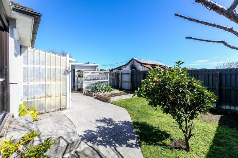 Photo of property in 10 High Street West, Waitara, 4320