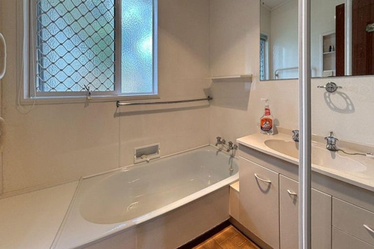 Photo of property in 49 Ngarara Road, Waikanae, 5036