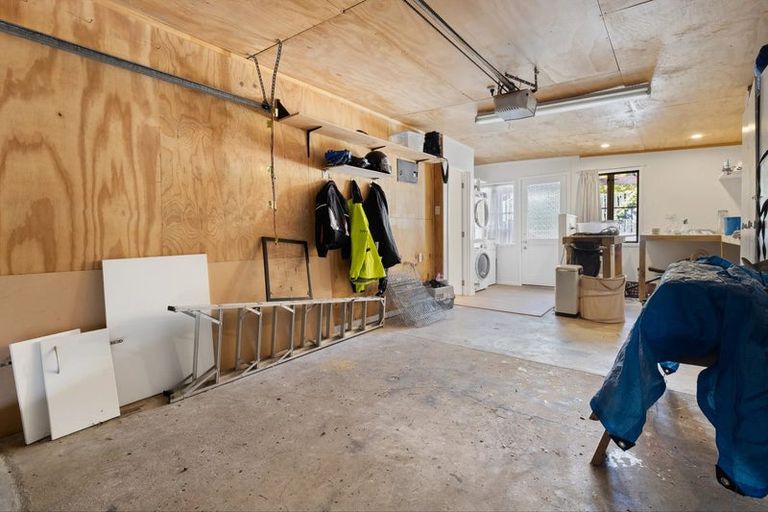 Photo of property in 14b South Lynn Road, Titirangi, Auckland, 0604