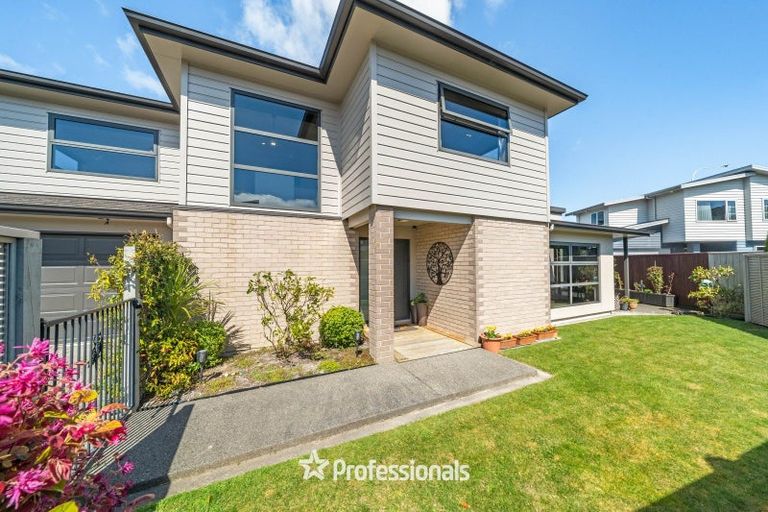 Photo of property in 8a Glen Iris Grove, Woburn, Lower Hutt, 5010