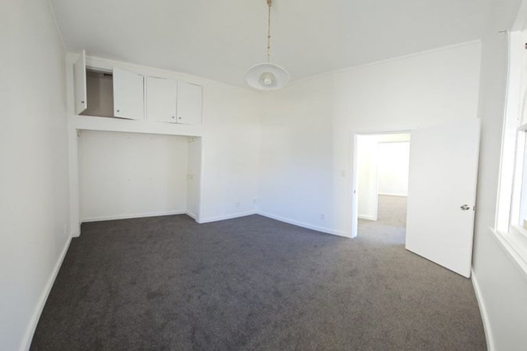 Photo of property in 16 Edinburgh Terrace, Berhampore, Wellington, 6023