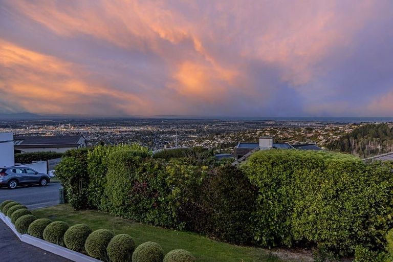 Photo of property in 1/31 Harry Ell Drive, Cashmere, Christchurch, 8022