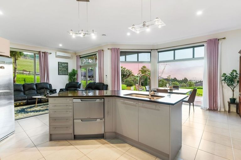 Photo of property in 520 Redoubt Road, Flat Bush, Auckland, 2019