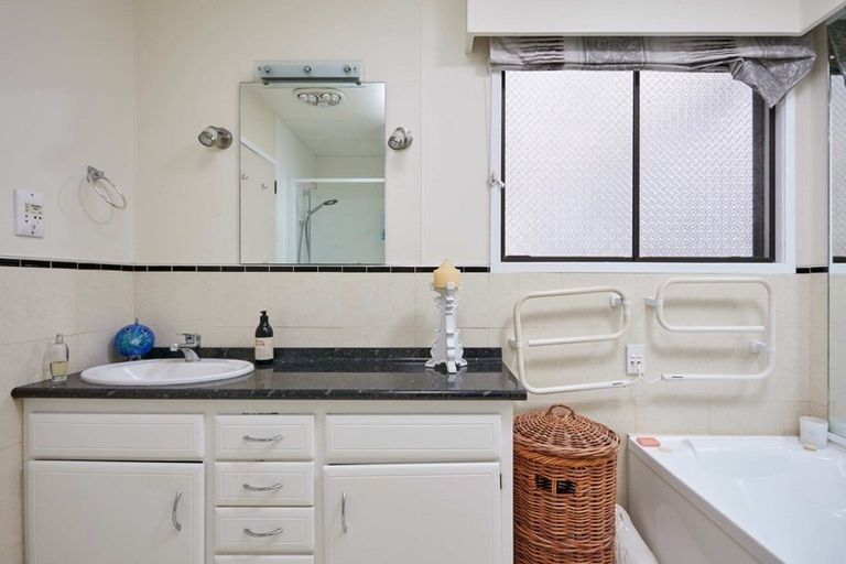 Photo of property in 24 Sunvale Crescent, Whataupoko, Gisborne, 4010