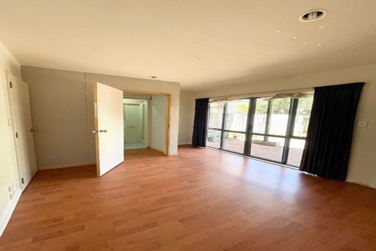 Photo of property in Lakeview Terrace, 12/14 Ambrico Place, New Lynn, Auckland, 0600