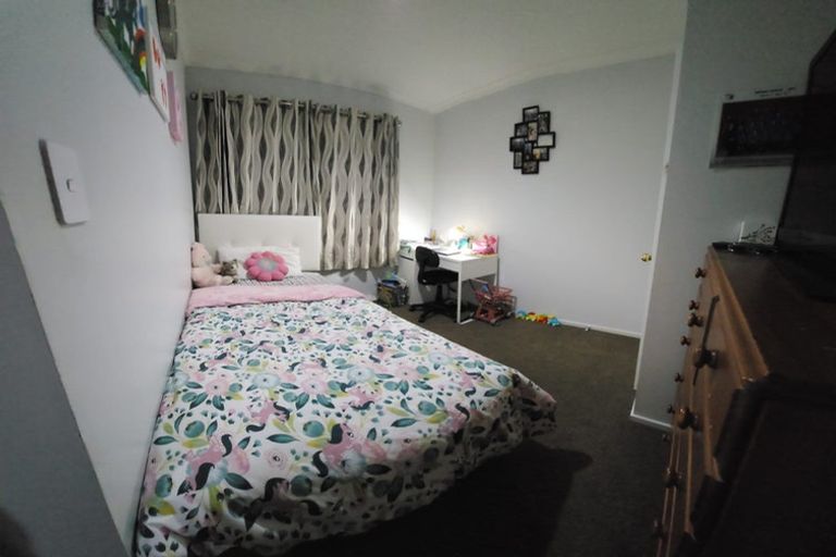 Photo of property in 2/34 Manuroa Road, Takanini, 2112