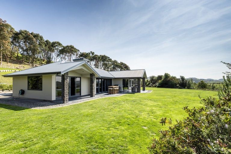 Photo of property in 64 Waipuka Road, Waimarama, Havelock North, 4294