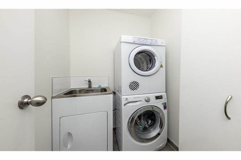 Photo of property in 11 Walsh Road, Papakura, 2110