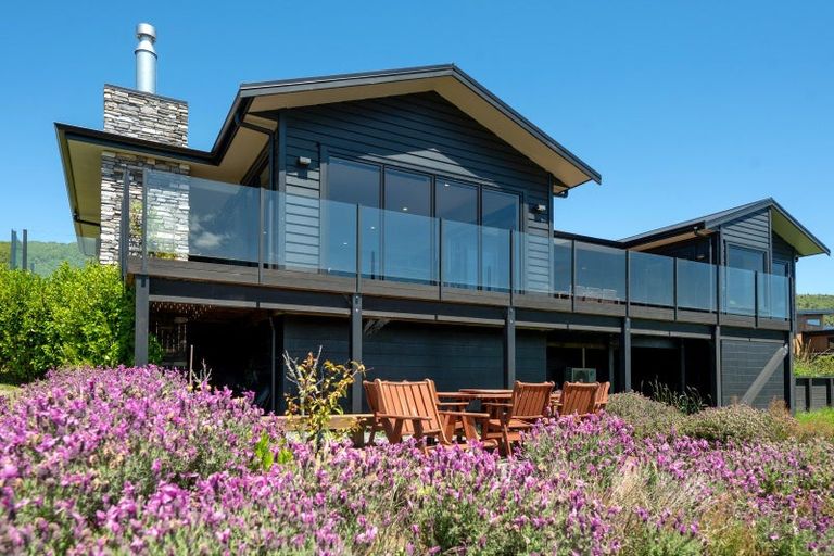 Photo of property in 38 Peregrine Place, Kinloch, Taupo, 3377