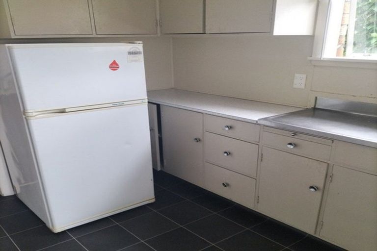 Photo of property in 2/84 Linton Street, West End, Palmerston North, 4410