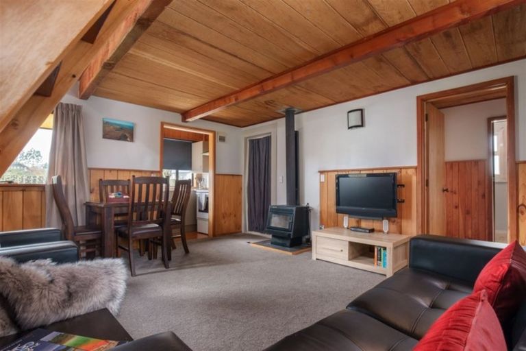 Photo of property in 5 Mackenzie Street, National Park, Owhango, 3989