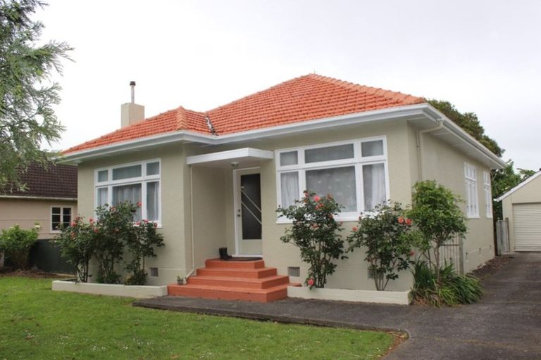Photo of property in 66 Pahiatua Street, Hokowhitu, Palmerston North, 4410