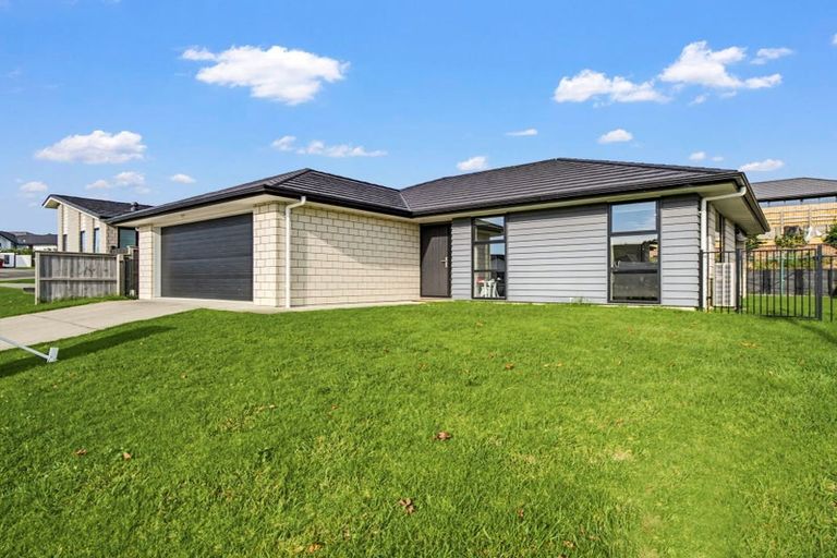 Photo of property in 14 Urumaraki Avenue, Helensville, 0800