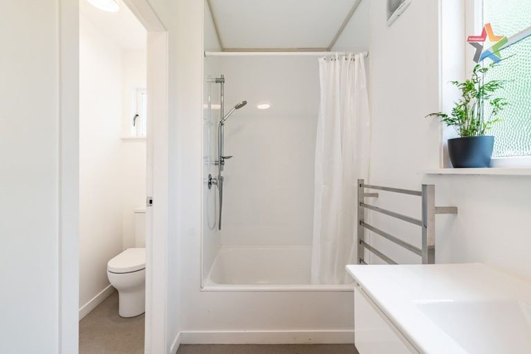 Photo of property in 15 Kennedy Grove, Stokes Valley, Lower Hutt, 5019