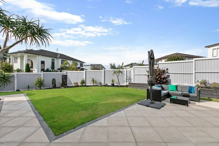 Photo of property in 13 Onemana Way, Te Atatu Peninsula, Auckland, 0610