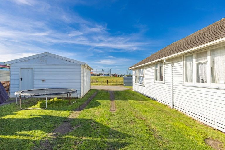 Photo of property in 8 Cross Street, Castlecliff, Whanganui, 4501