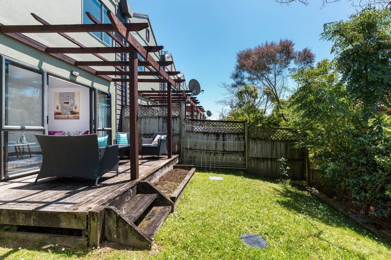 Photo of property in 9/44 Fields Parade, Oteha, Auckland, 0632