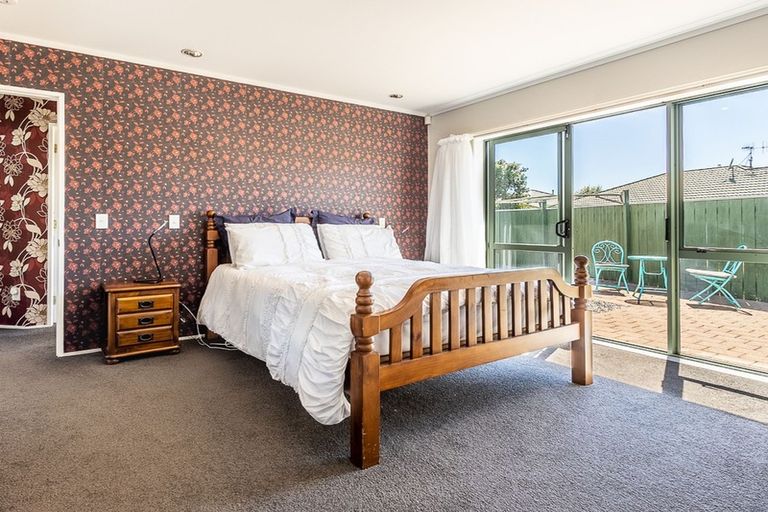 Photo of property in 51 Guildford Drive, Paraparaumu, 5032