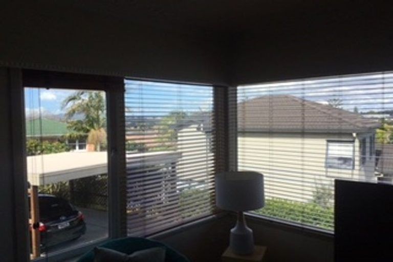 Photo of property in 43 Forrest Hill Road, Milford, Auckland, 0620