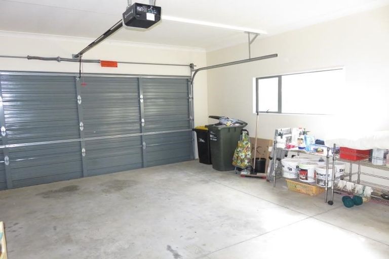 Photo of property in 43 Amesbury Drive, Churton Park, Wellington, 6037