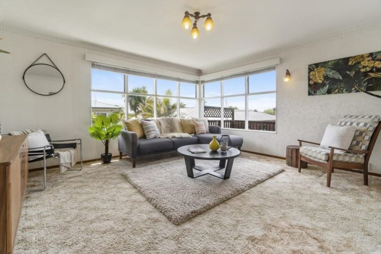 Photo of property in 77 Tirimoana Road, Te Atatu South, Auckland, 0602