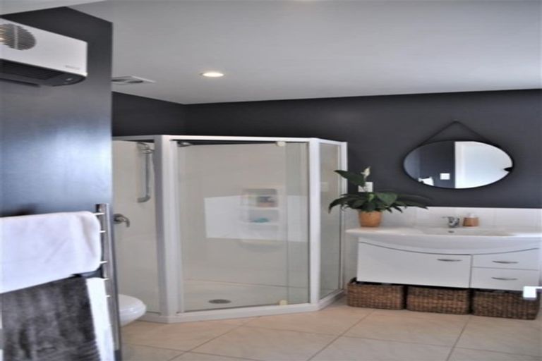 Photo of property in 41 Farquhar Road, Glendene, Auckland, 0602