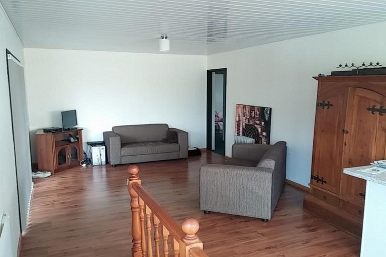 Photo of property in 28 Katrina Place, Massey, Auckland, 0614