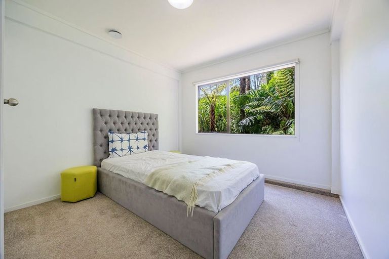 Photo of property in 14 Eugen Place, Bayview, Auckland, 0629