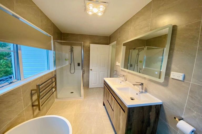 Photo of property in 1/133a Hobsonville Road, West Harbour, Auckland, 0618