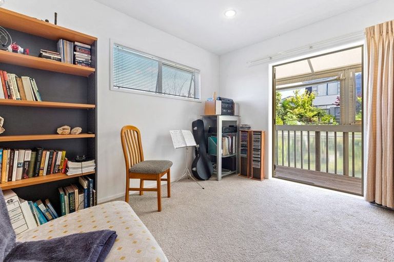 Photo of property in 10a Scarboro Terrace, Murrays Bay, Auckland, 0630