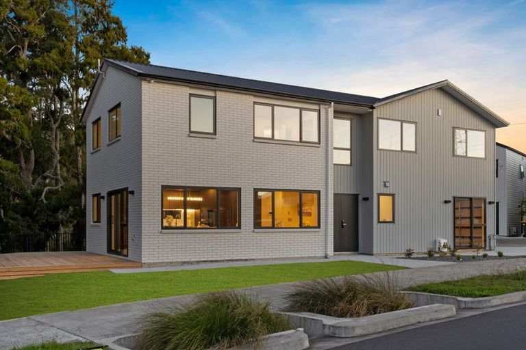 Photo of property in 27 Tannaghmore Drive, Flat Bush, 2019