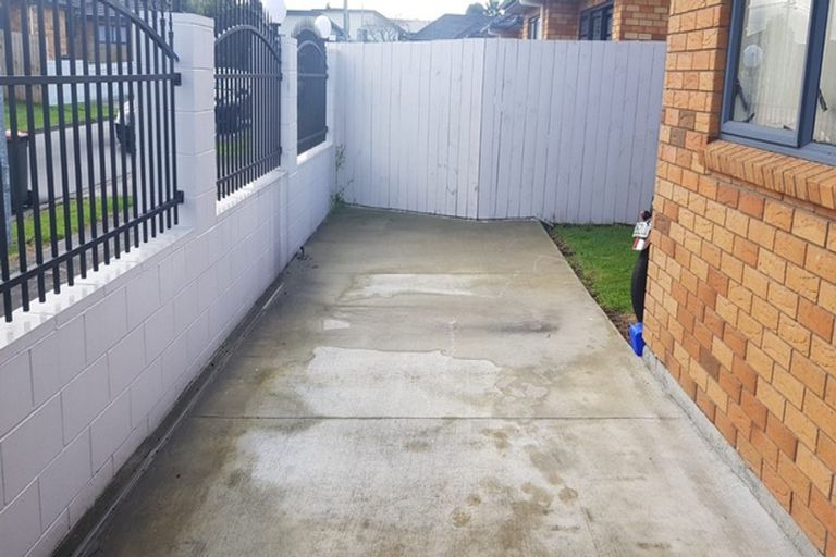 Photo of property in 8 Sam Place, Mangere, Auckland, 2022