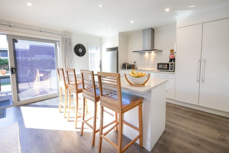 Photo of property in 2 Gregory Grove, Clive, 4102