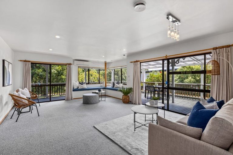 Photo of property in 28 Pohutukawa Avenue, Red Beach, 0932