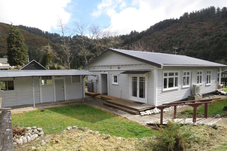 Photo of property in 58 Trennery Street, Blacks Point, Reefton, 7830